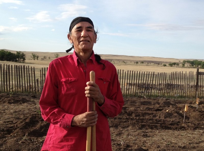 Manual-Martin-in-his-garden-800